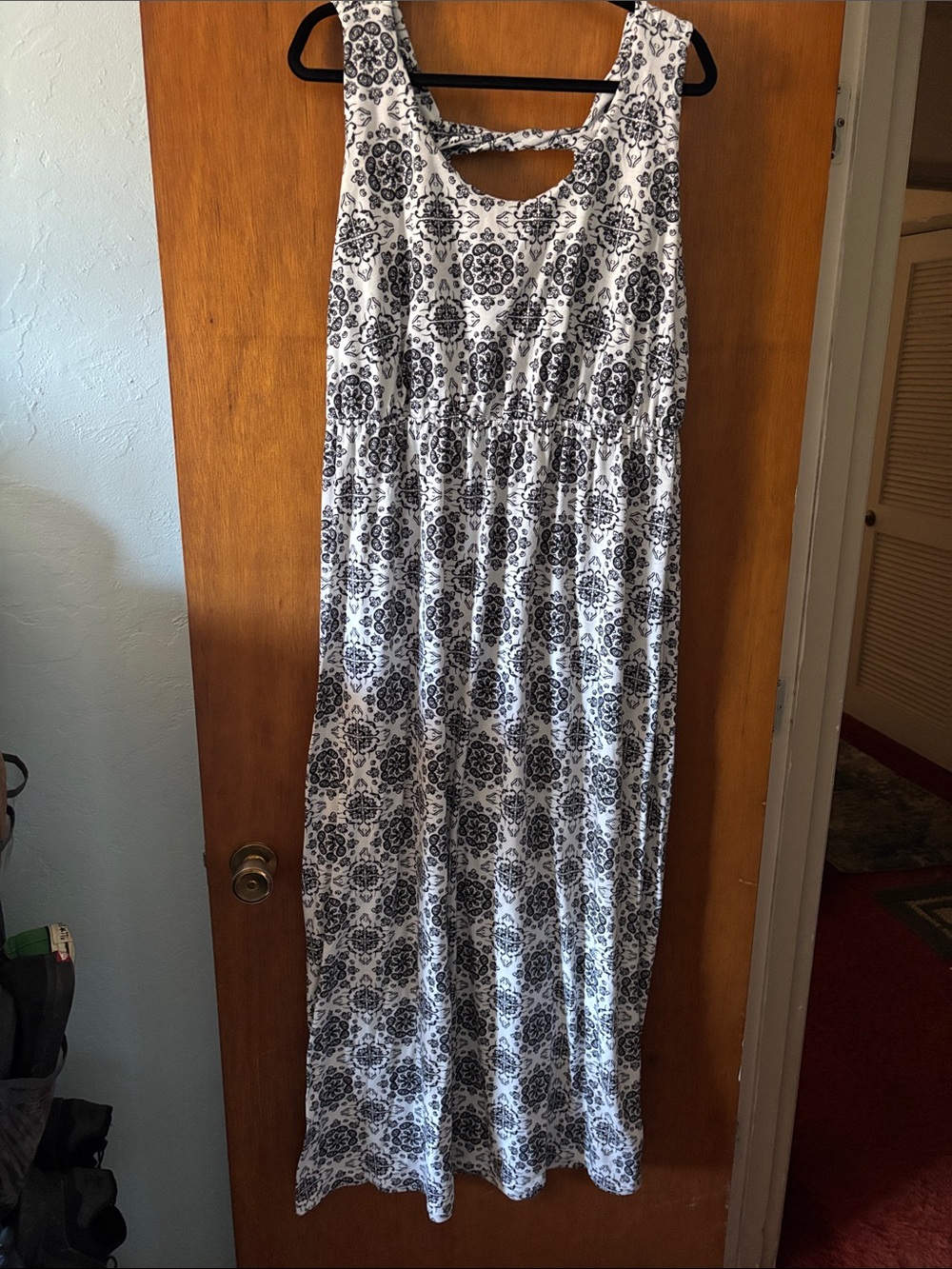 Maurices maxi Black and White Printed Sleeveless Dress